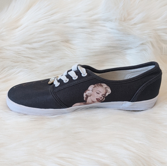 New Marilyn Monroe sneakers - Picture 4 of 5